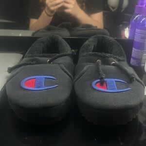 Champion university slippers size 7 in women.
